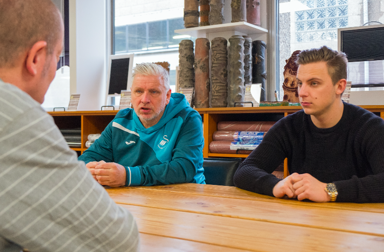 Dubbelinterview met behangkoningen John van Zweden en Kay van Zweden