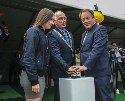 Hoogste punt nieuwbouw van Depot Zeven in Hulst (naast Morres) is bereikt 