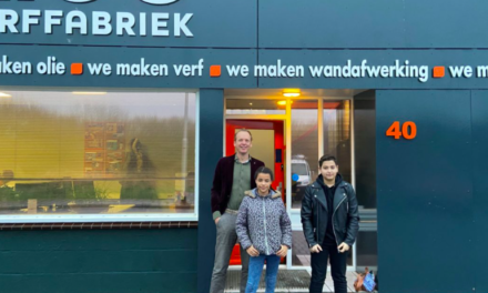 Twee jonge directeuren bij RIGO Verffabriek