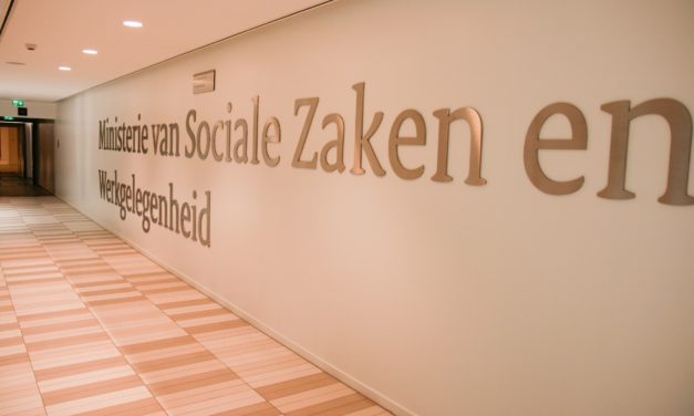 Overheid neemt maximaal 90 procent salaris over