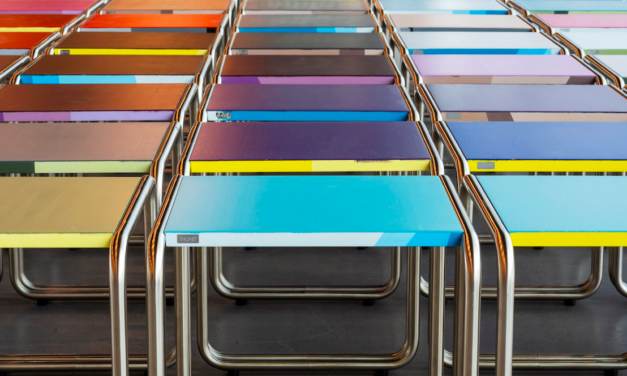 Kleurenspektakel – Thonet klassieker B9 siert Bauhaus museum