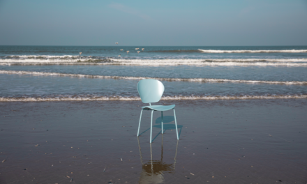 Zuiver pre-launcht duurzame stoel op World Ocean Day | meet The Ocean Plastic Chair ♻