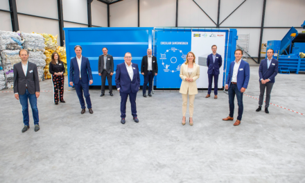 Staatssecretaris Van Veldhoven opent vierde matrasrecyclingfabriek RetourMatras