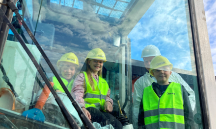 Nieuwe generatie slaat eerste paal Leolux Experience Center in Breukelen