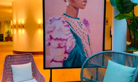 Kunstwerken van Margot van Huijkelom by MONDiART schitteren in lobby van voco® The Hague