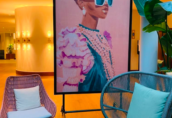 Kunstwerken van Margot van Huijkelom by MONDiART schitteren in lobby van voco® The Hague