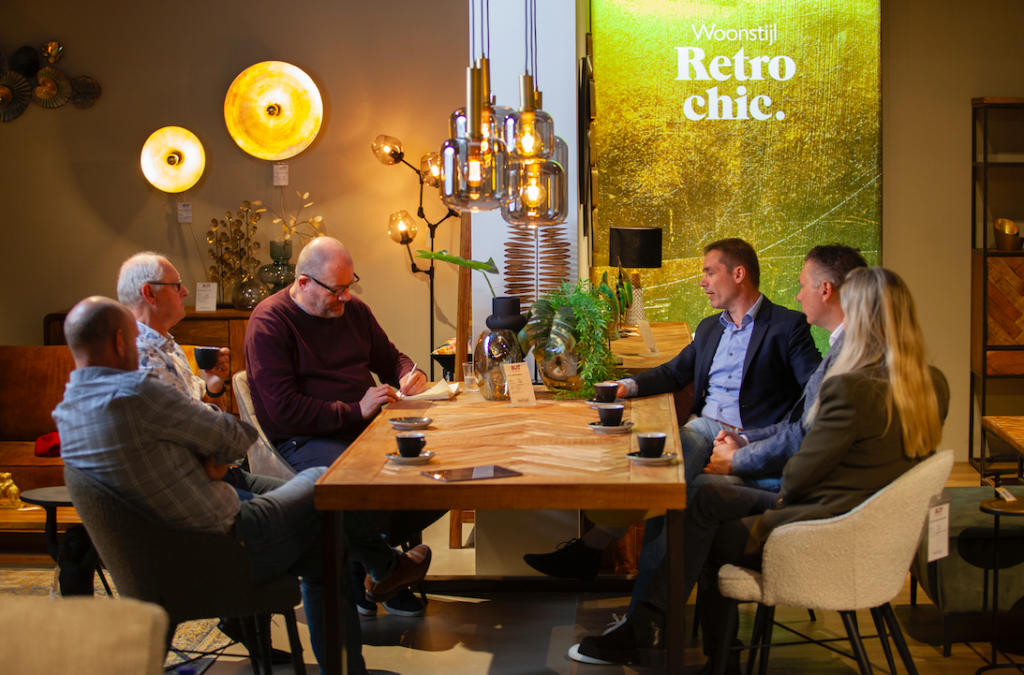Artikel uit magazine: ‘Interring laat bij Bot Meubelen het vernieuwde ...