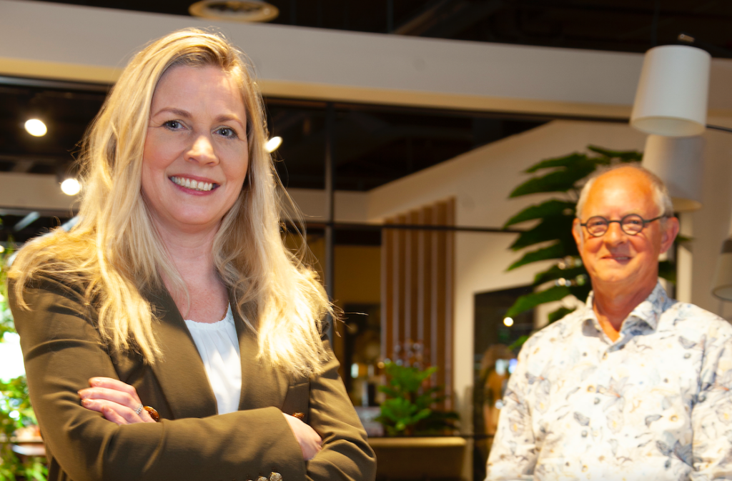 Artikel uit magazine: ‘Interring laat bij Bot Meubelen het vernieuwde ...