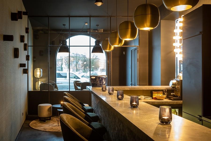 BUSINESSCLUB MEATPACK GAAT IN ZEE MET INTERIEURLABEL DÔME DECO