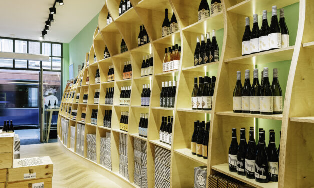 Wijnwinkel krijgt finishing touch met ADLER-lak