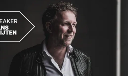 Hans Kuijten spreekt in de afmijnzaal van Daily Trade Fair Venlo
