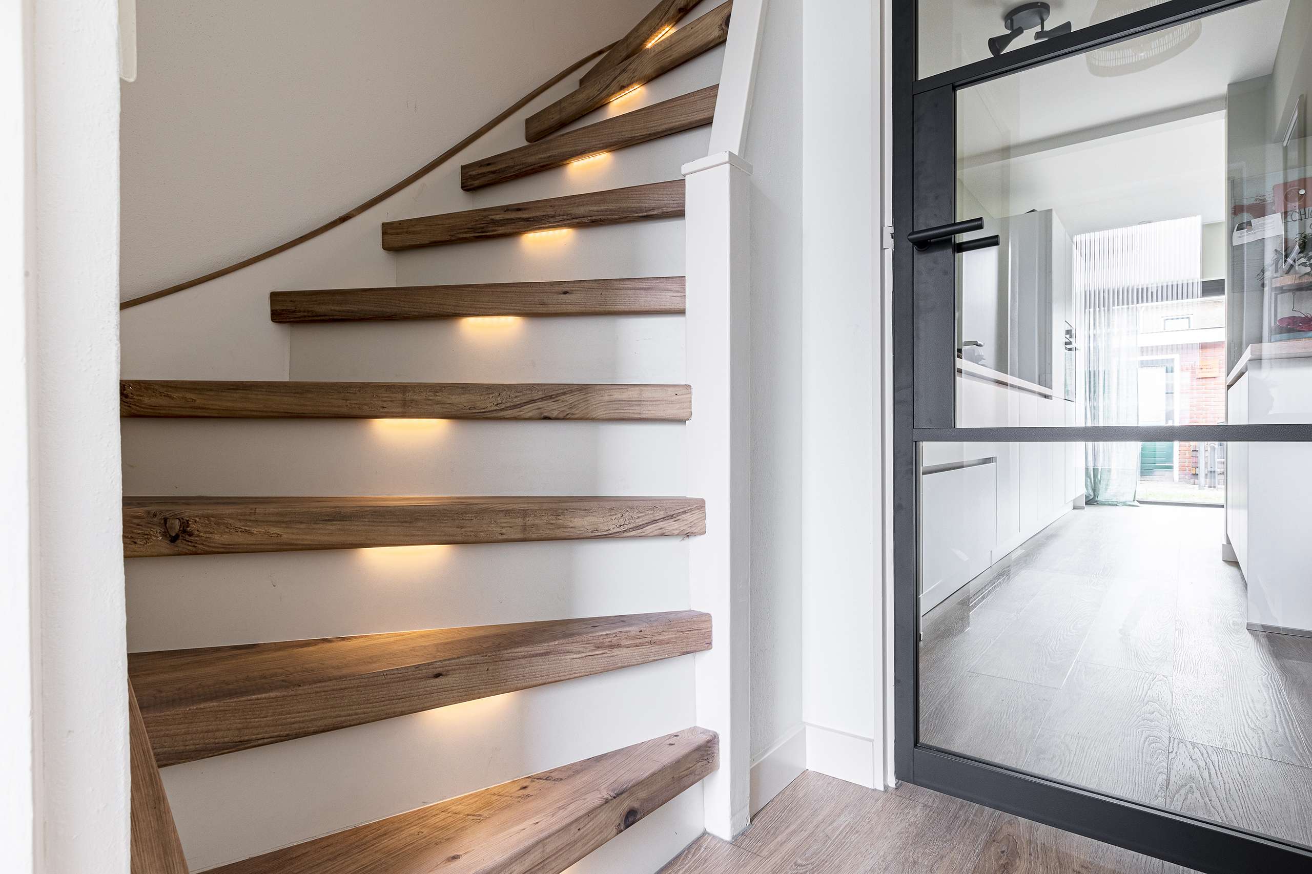 Bij traprenovaties is betonlook de meest favoriete kleur | Interior ...