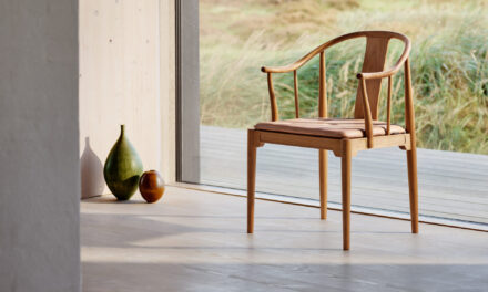 Fritz Hansen presenteert de 80×80 editie van de China Chair