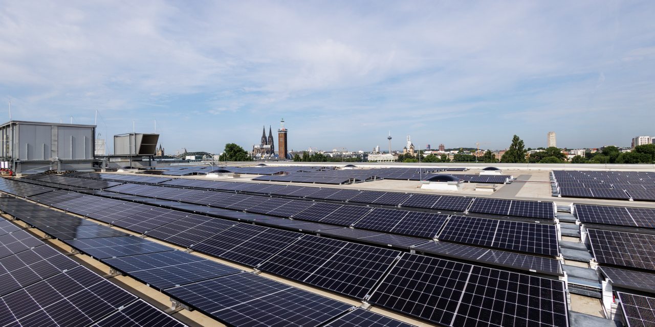 Koelnmesse zet groot in op zonenergie