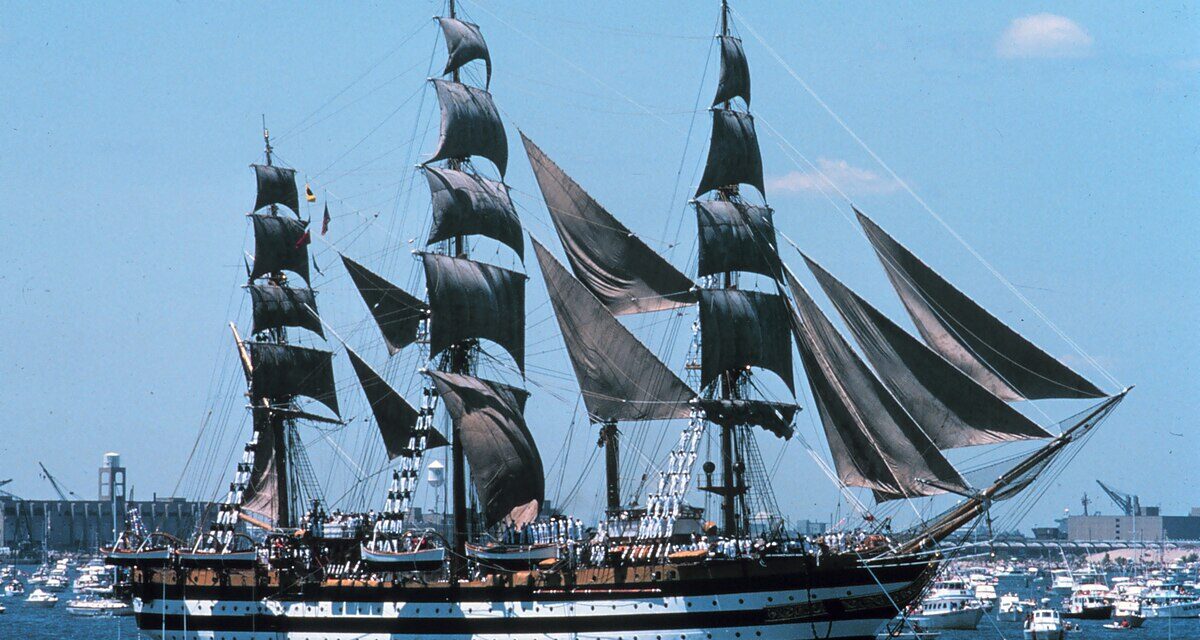 Cassina vergezelt de rondreis van de Amerigo Vespucci