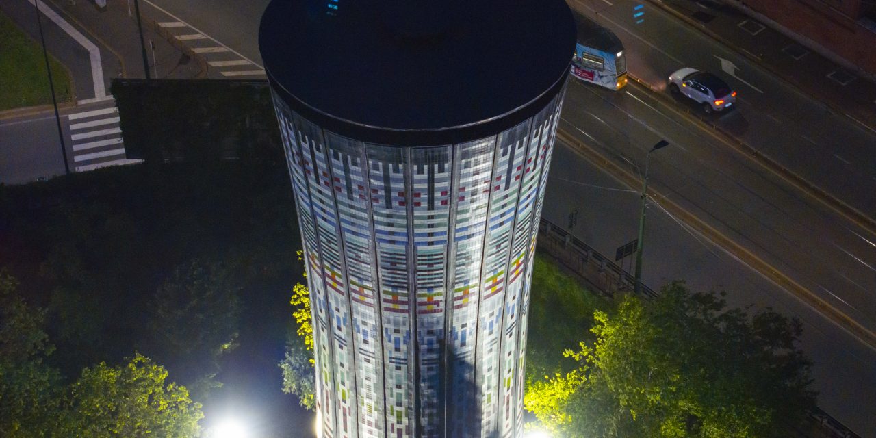 Nieuwe verlichting voor de Torre Arcobaleno in Milaan