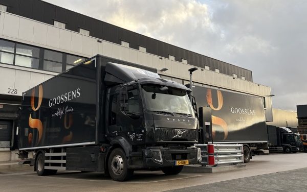 Goossens wonen & slapen viert eerste e-trucks