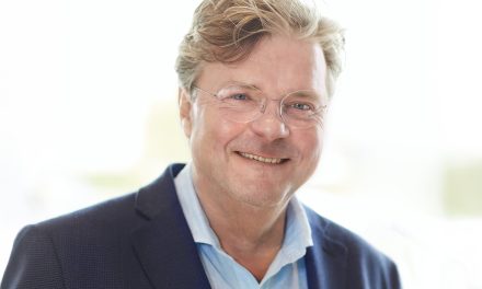 Walter van de Griendt geeft de Morres fakkel definitief door.