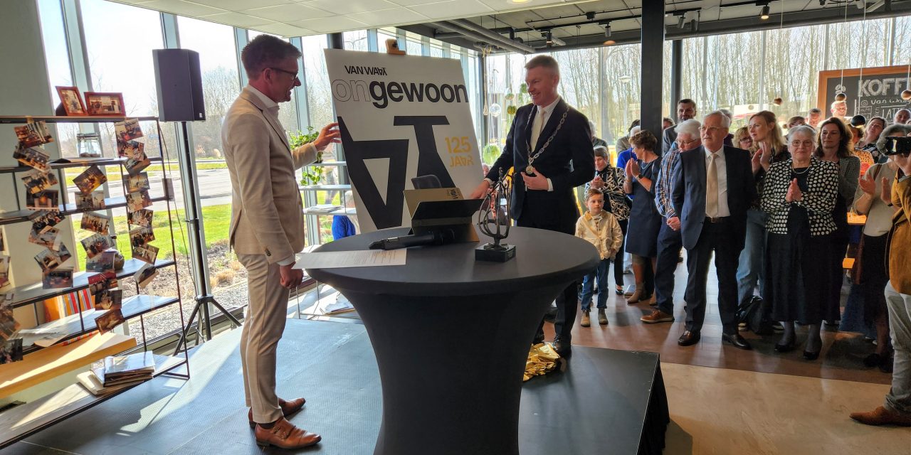Van Waay Interieurs onthult jubileum magazine in Benthuizen