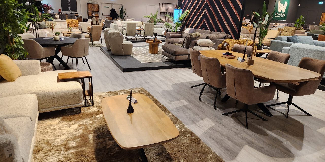 W en W Meubelindustrie: compleet nieuwe lijn relaxfauteuils, eetkamerstoelen, zitmeubelen en woonkamerprogramma’s in mango hout