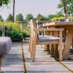 Een tuinset als werkplek gebruiken