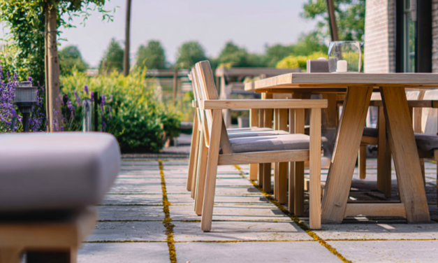 Een tuinset als werkplek gebruiken