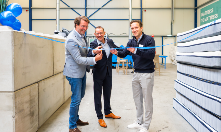RetourMatras opent ’s werelds eerste disassemblage-locatie voor circulaire matrassen met techniek van Auping