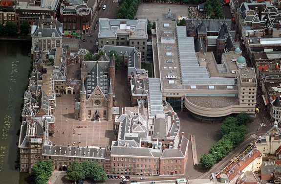 INretail onderzoek: retail heeft extreem laag vertrouwen in politiek