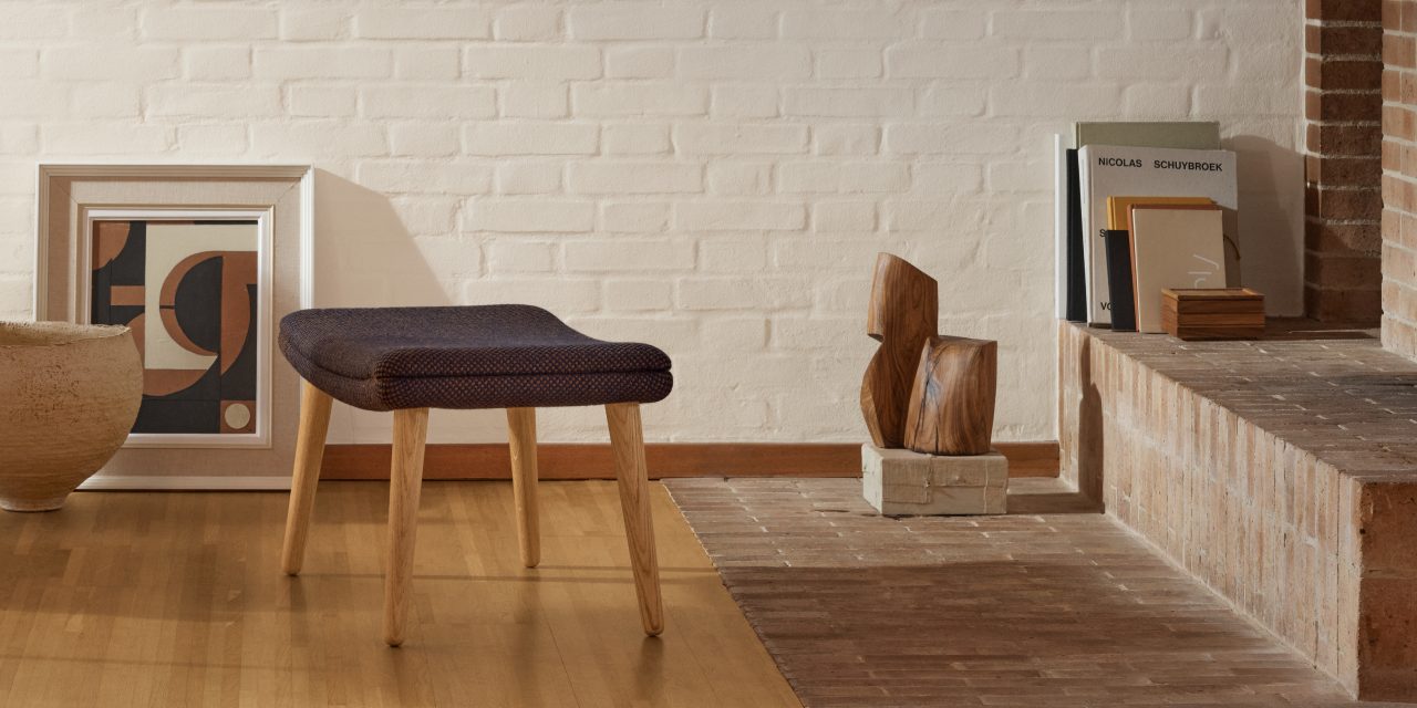 CARL HANSEN & SØN presenteert een heruitgave van de ND550F Footstool uit 1955