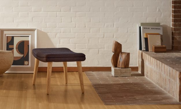 CARL HANSEN & SØN presenteert een heruitgave van de ND550F Footstool uit 1955
