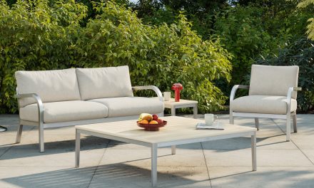 Navy Lounge tafels van Emeco