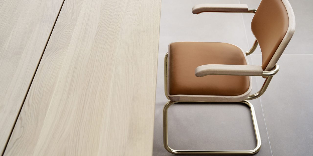 Jil Sander geeft eigen cachet aan beroemde Thonet sledestoel S 64