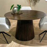 Huisshow Livingfurn: warme materialen en organische vormen