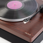 Premium artikel uit Magazine: Vinylmeubels, een klein segment met grote kansen. Vindt de platenspeler zijn weg naar de woonwinkel?