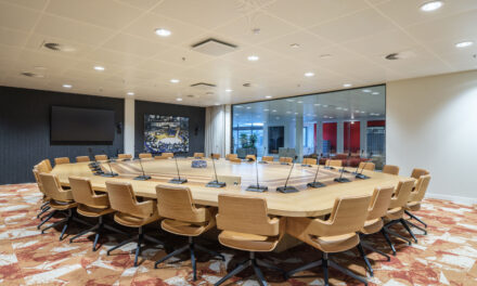 Nieuwe ruimtes voor een moderne werkcultuur bij DNB met Thonet