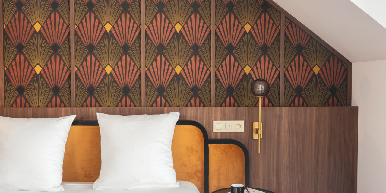 UNILIN PANELS BRENGT WARMTE EN CONTRAST MET DONKERE HOUTDECORS