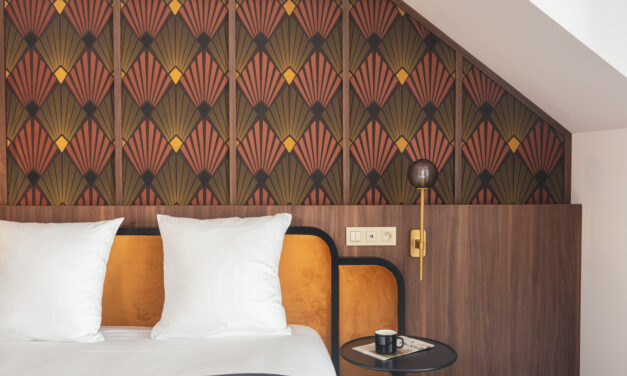 UNILIN PANELS BRENGT WARMTE EN CONTRAST MET DONKERE HOUTDECORS